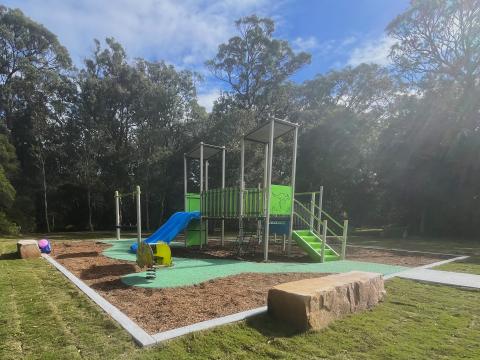 Parkland Gardens Reserve playspace with play equipment